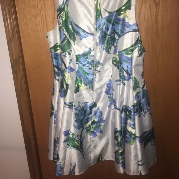 Dress - Picture 2 of 3